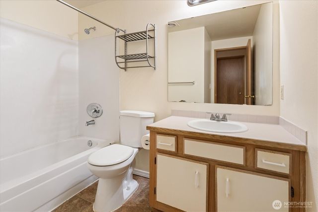 975 Aberdeen Avenue NE #B304, Renton, WA 98056