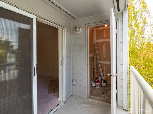 975 Aberdeen Avenue NE #B304, Renton, WA 98056