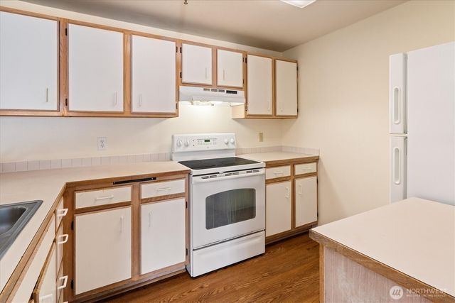 975 Aberdeen Avenue NE #B304, Renton, WA 98056