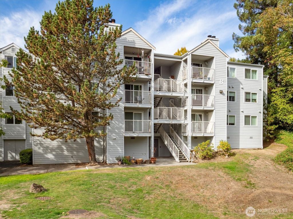 975 Aberdeen Avenue NE #B304, Renton, WA 98056