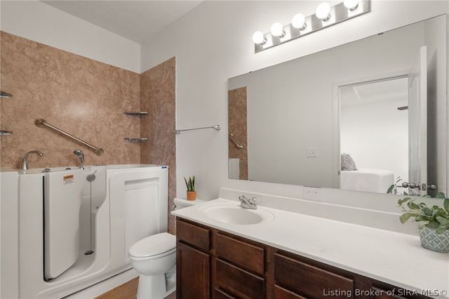 3165 Red Barn Loop, Jeffersonville, IN 47130
