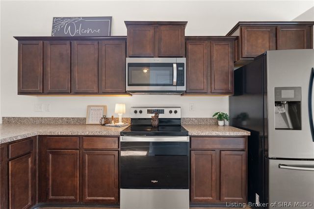 3165 Red Barn Loop, Jeffersonville, IN 47130