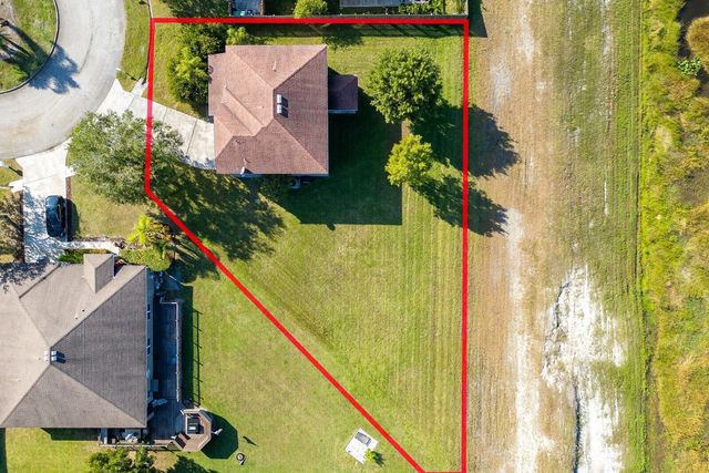 6909 NW Kowal Court, Port St Lucie, FL 34986