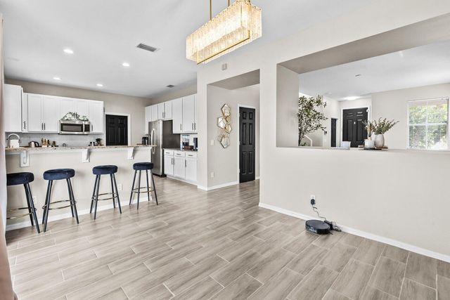 6909 NW Kowal Court, Port St Lucie, FL 34986