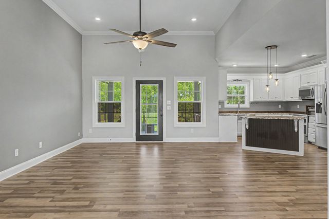 1242 Norton Rd, Manchester, TN 37355