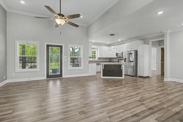 1242 Norton Rd, Manchester, TN 37355