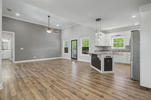 1242 Norton Rd, Manchester, TN 37355