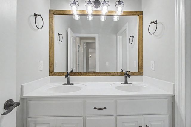 1242 Norton Rd, Manchester, TN 37355