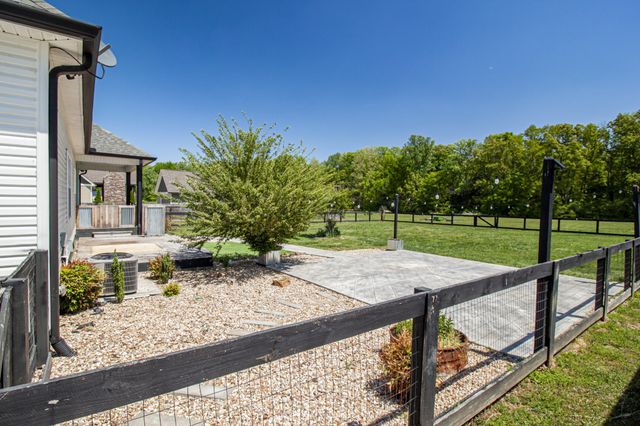 1242 Norton Rd, Manchester, TN 37355