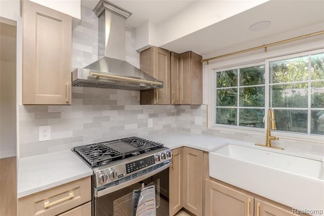 35181 Valley Forge Drive, Farmington Hills, MI 48331