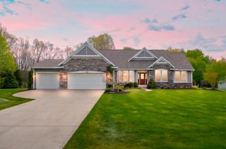 5730 Summerset Woods Drive, Alto, MI 49302