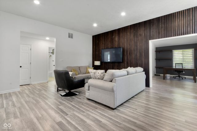 8951 Pennwood Court, Indianapolis, IN 46240