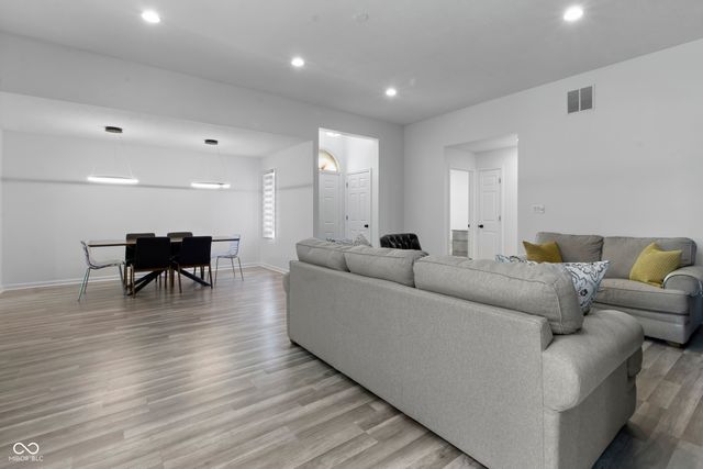 8951 Pennwood Court, Indianapolis, IN 46240