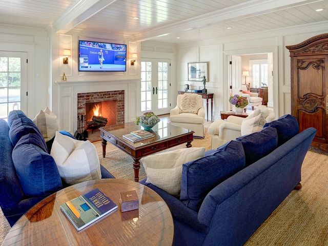 1 Field Club Dr, Edgartown, MA 02539
