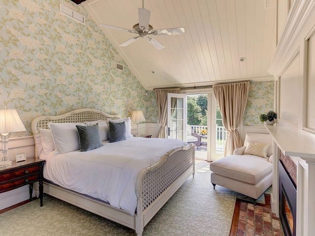 1 Field Club Dr, Edgartown, MA 02539