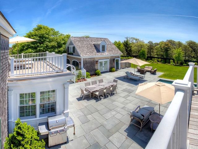 1 Field Club Dr, Edgartown, MA 02539