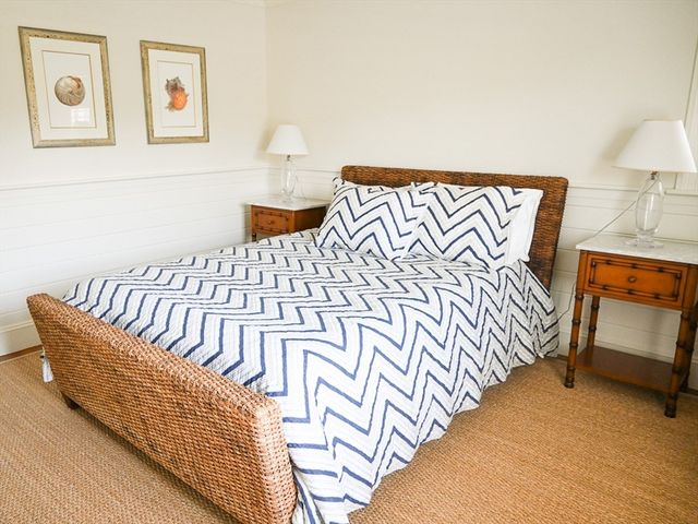 1 Field Club Dr, Edgartown, MA 02539