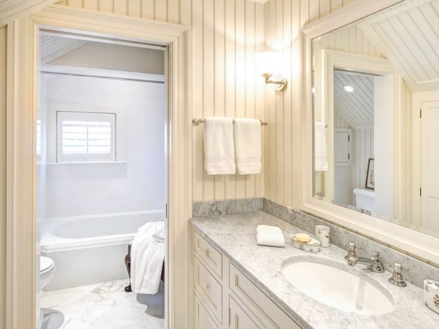1 Field Club Dr, Edgartown, MA 02539