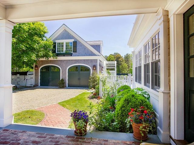 1 Field Club Dr, Edgartown, MA 02539
