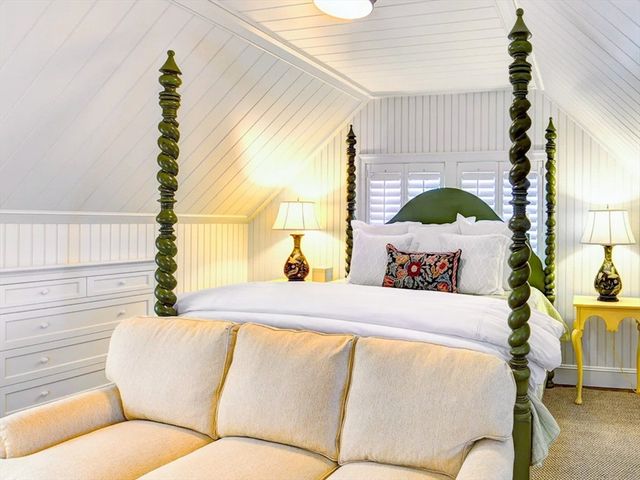 1 Field Club Dr, Edgartown, MA 02539