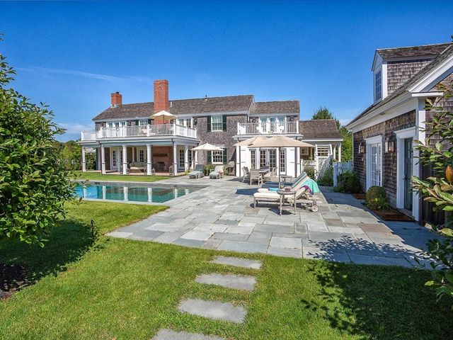1 Field Club Dr, Edgartown, MA 02539