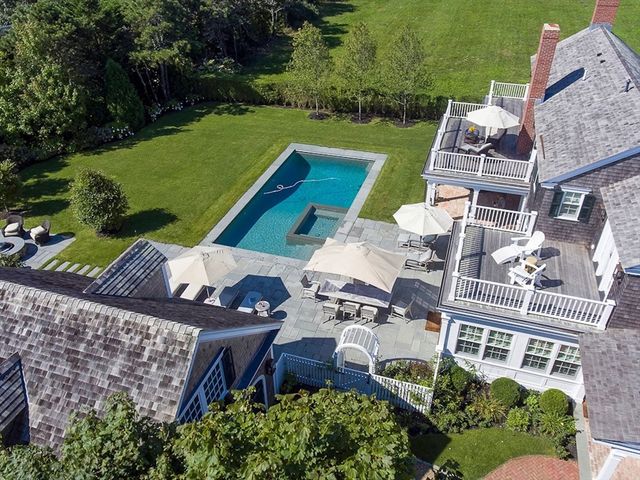1 Field Club Dr, Edgartown, MA 02539