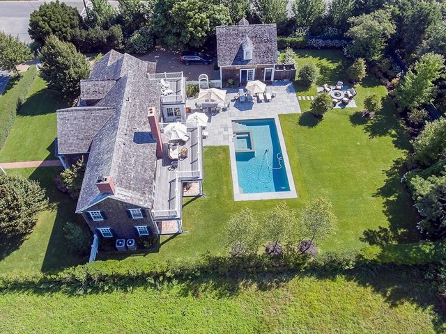 1 Field Club Dr, Edgartown, MA 02539