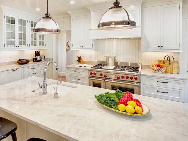 1 Field Club Dr, Edgartown, MA 02539