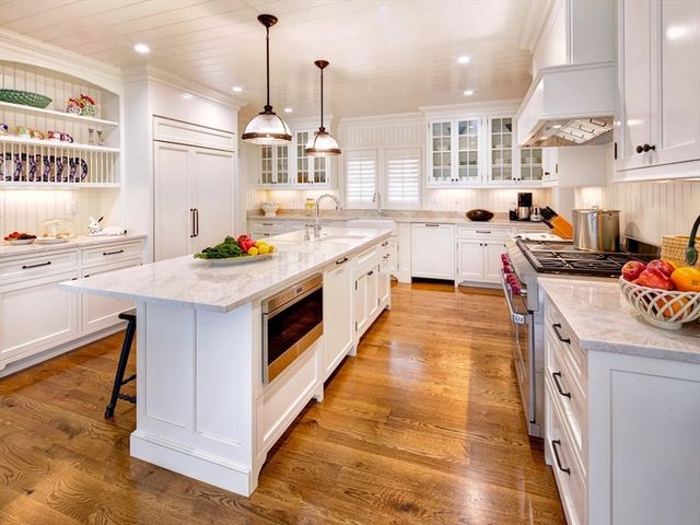 1 Field Club Dr, Edgartown, MA 02539