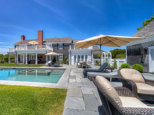 1 Field Club Dr, Edgartown, MA 02539