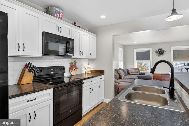 94 N REAMSTOWN RD, Stevens, PA 17578