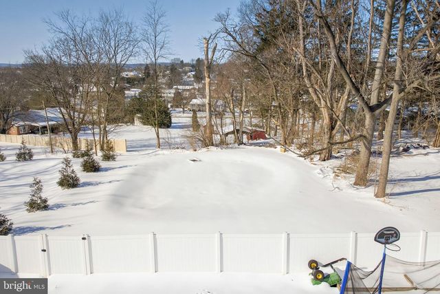 94 N REAMSTOWN RD, Stevens, PA 17578