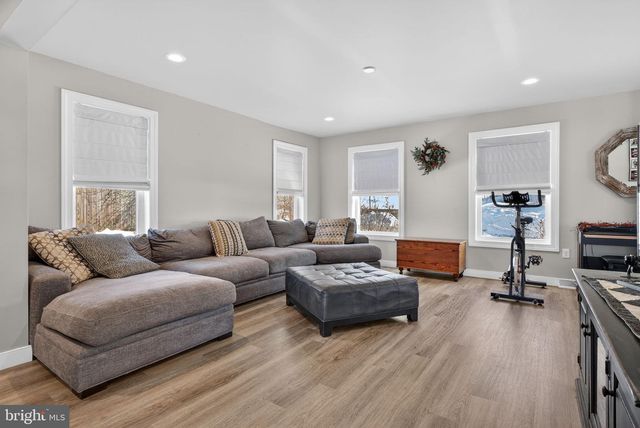 94 N REAMSTOWN RD, Stevens, PA 17578