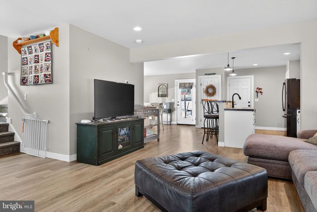 94 N REAMSTOWN RD, Stevens, PA 17578