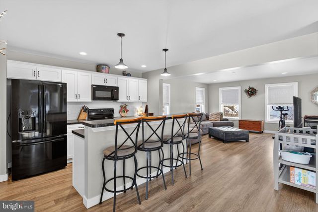 94 N REAMSTOWN RD, Stevens, PA 17578