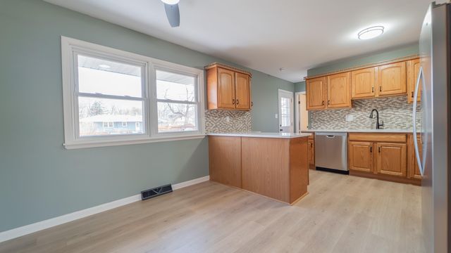 1633 Kuhn Drive, Schererville, IN 46375