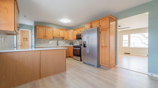 1633 Kuhn Drive, Schererville, IN 46375