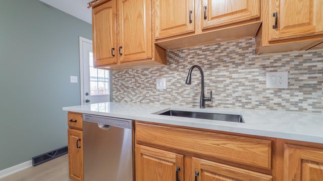 1633 Kuhn Drive, Schererville, IN 46375