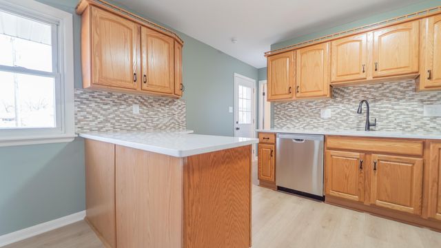 1633 Kuhn Drive, Schererville, IN 46375