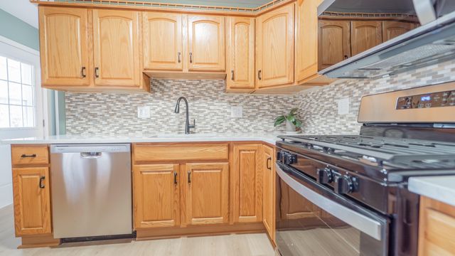 1633 Kuhn Drive, Schererville, IN 46375