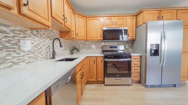 1633 Kuhn Drive, Schererville, IN 46375