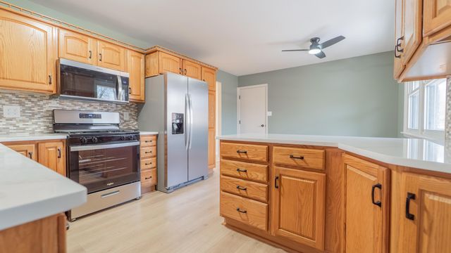 1633 Kuhn Drive, Schererville, IN 46375