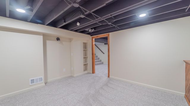 1633 Kuhn Drive, Schererville, IN 46375