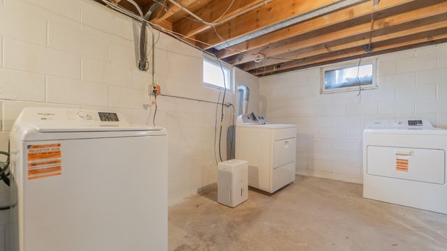 1633 Kuhn Drive, Schererville, IN 46375