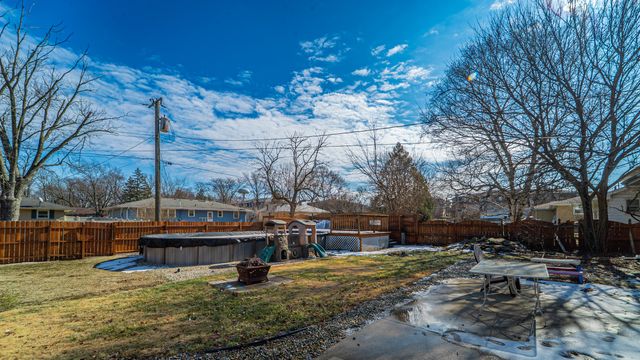 1633 Kuhn Drive, Schererville, IN 46375