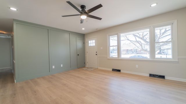 1633 Kuhn Drive, Schererville, IN 46375