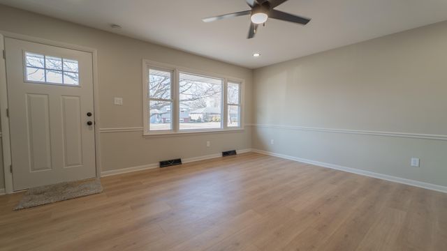 1633 Kuhn Drive, Schererville, IN 46375