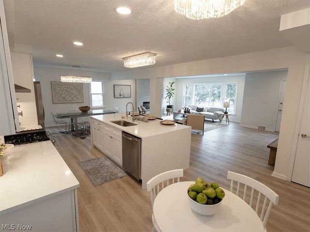 2060 Langerdale Road, South Euclid, OH 44121