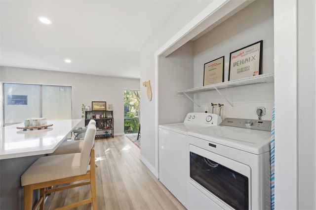 301 N Pine Island Road 217, Plantation, FL 33324