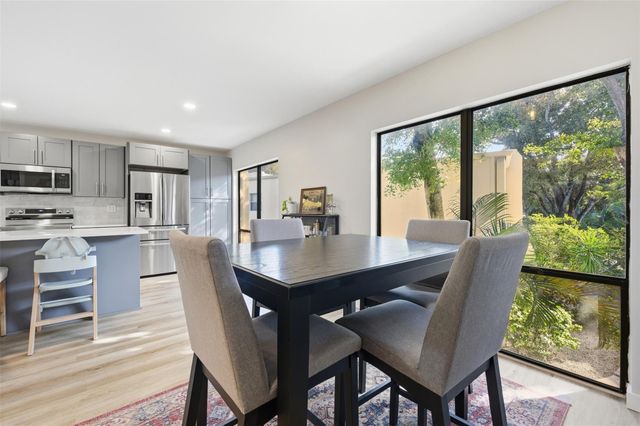 301 N Pine Island Road 217, Plantation, FL 33324